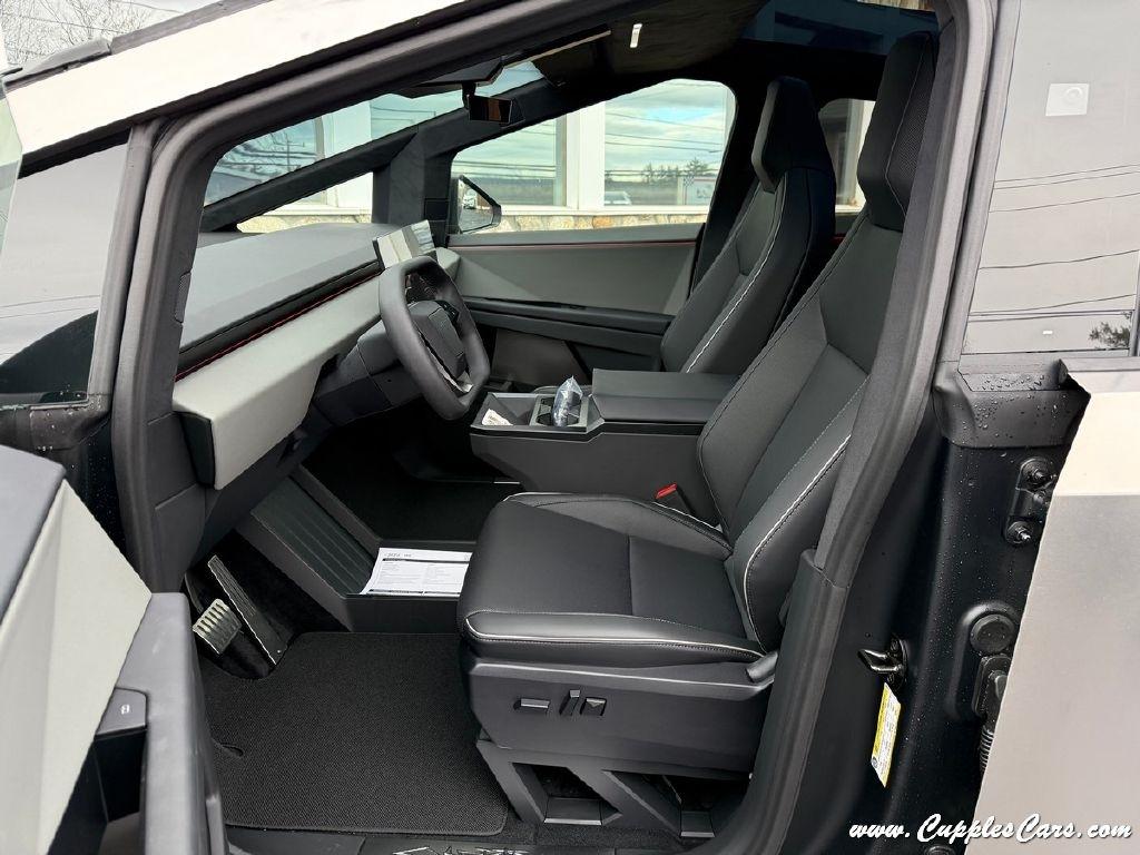 Tesla Cybertruck  2025