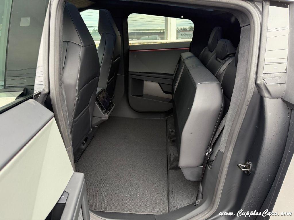 Tesla Cybertruck  2025