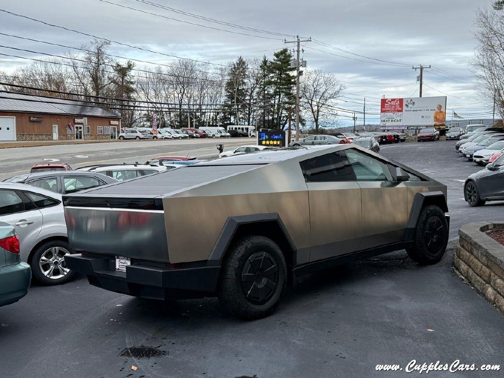 Tesla Cybertruck  2025