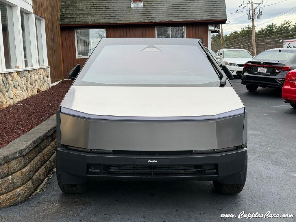 Tesla Cybertruck  2025