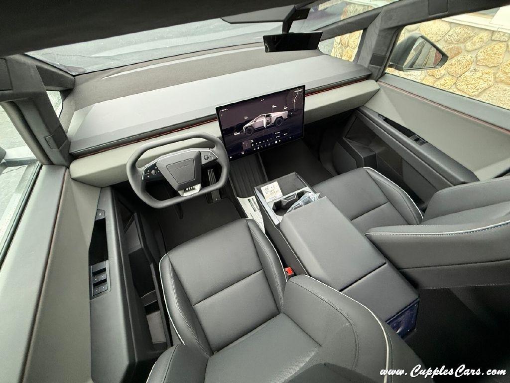 Tesla Cybertruck  2025