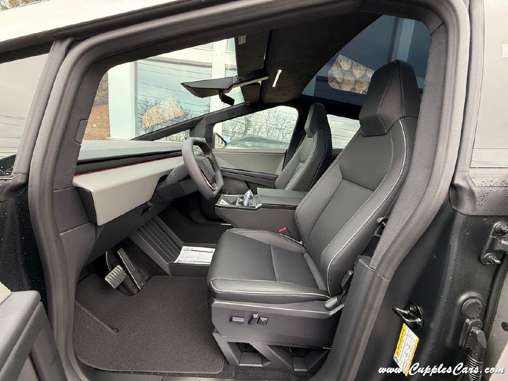 Tesla Cybertruck  2025