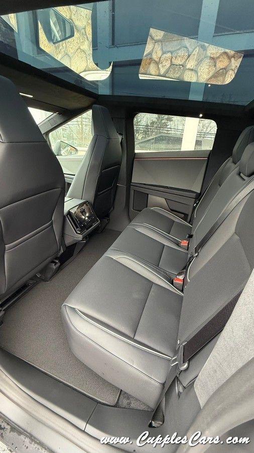 Tesla Cybertruck  2025