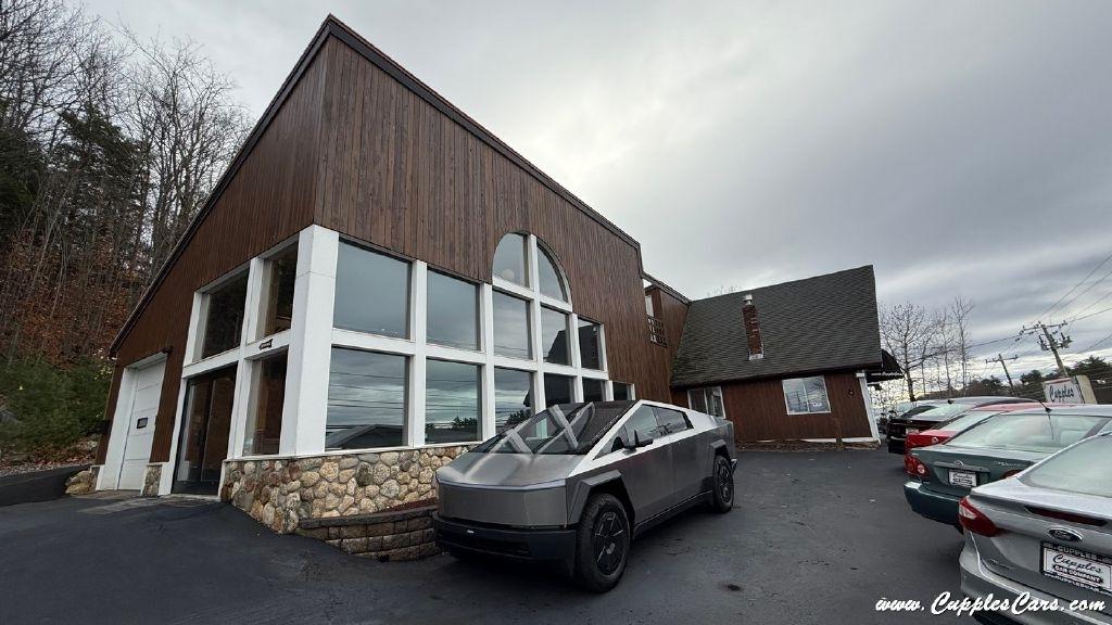 Tesla Cybertruck  2025