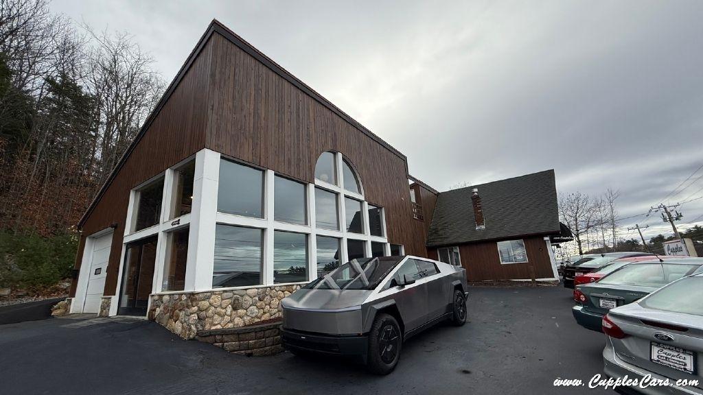 Tesla Cybertruck  2025