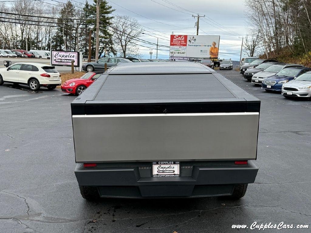 Tesla Cybertruck  2025