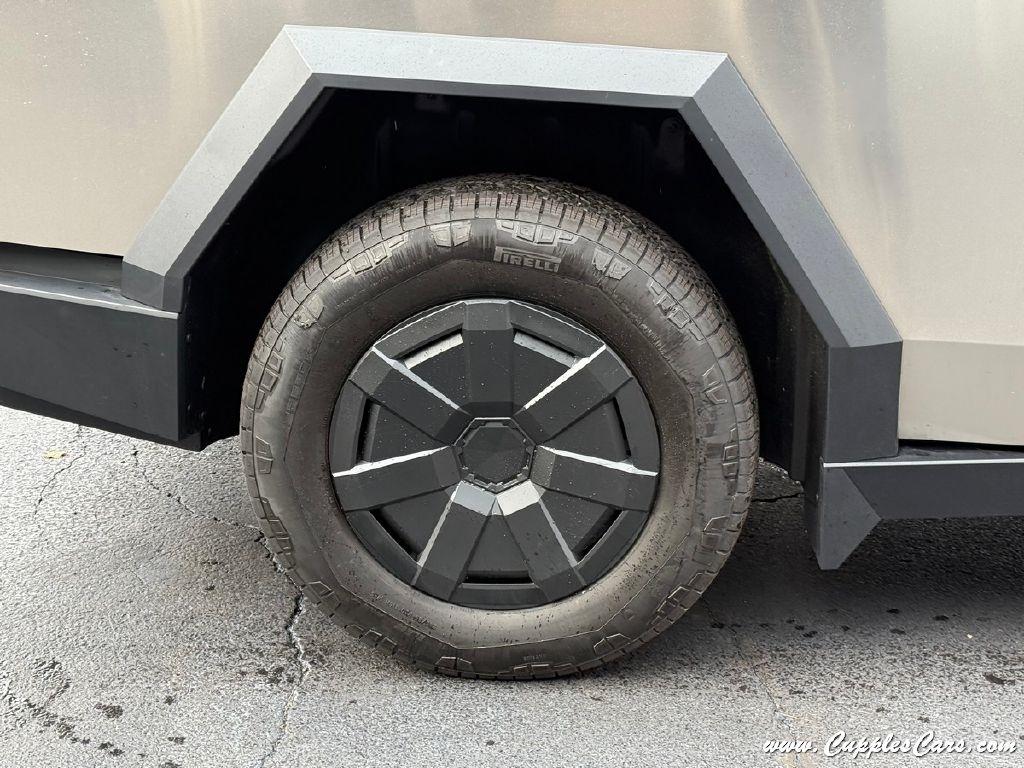 Tesla Cybertruck  2025