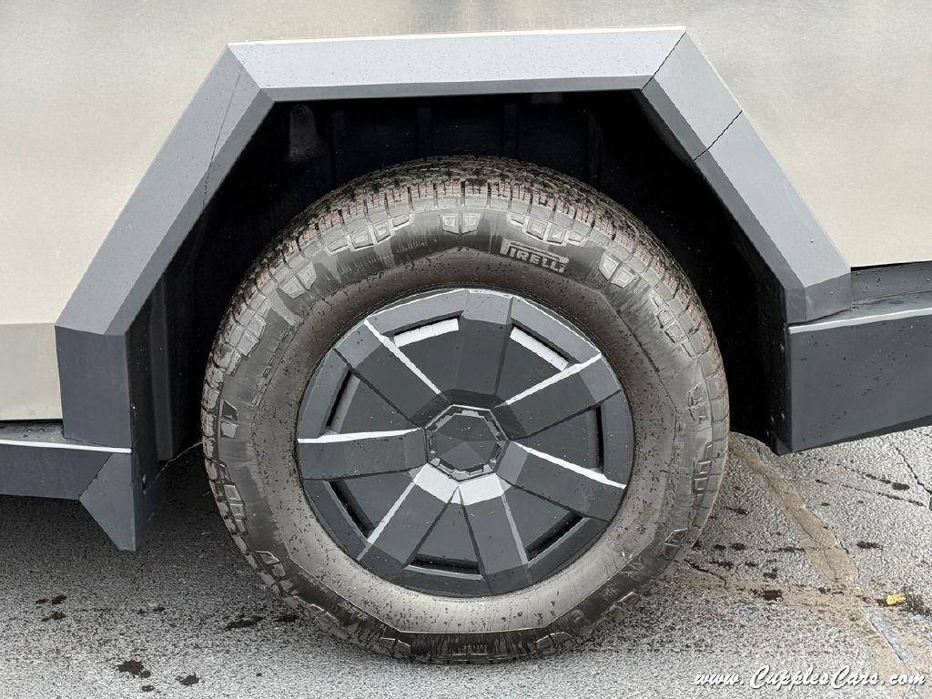 Tesla Cybertruck  2025