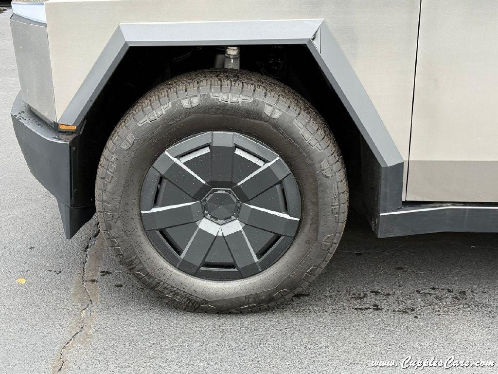 Tesla Cybertruck  2025