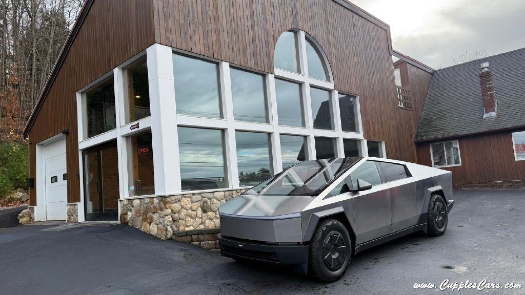 Tesla Cybertruck  2025