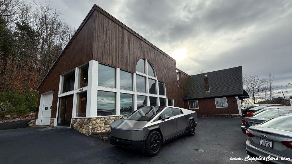 Tesla Cybertruck  2025