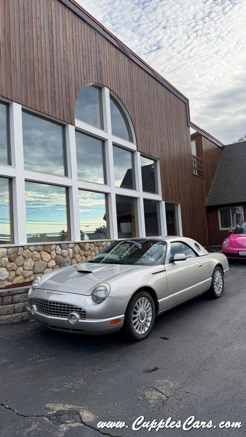 Ford Thunderbird  2004