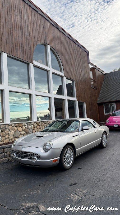 Ford Thunderbird  2004