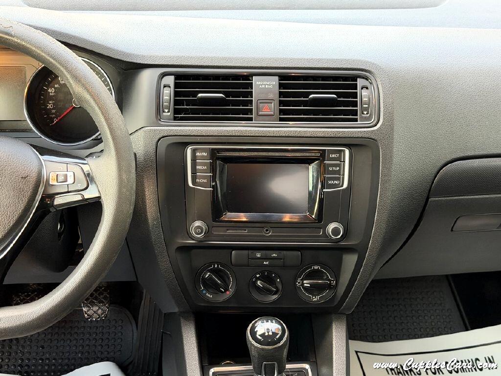 Volkswagen Jetta  2016