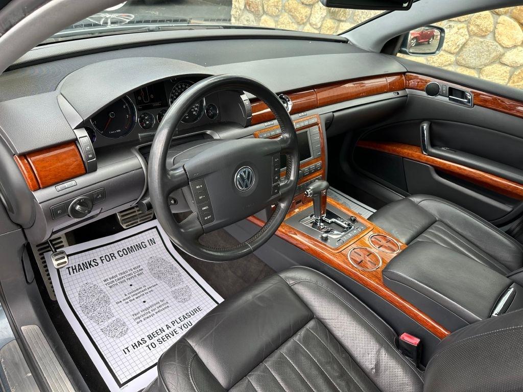 Volkswagen Phaeton  2005