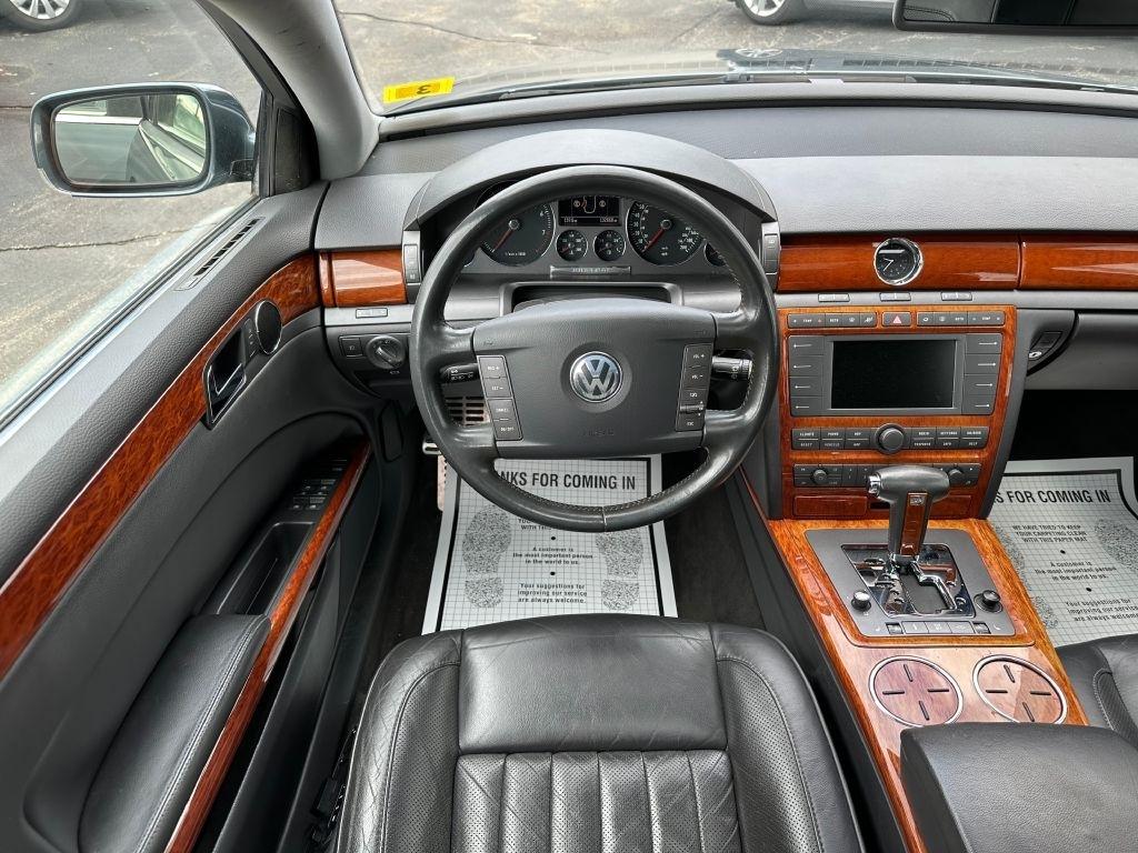 Volkswagen Phaeton  2005