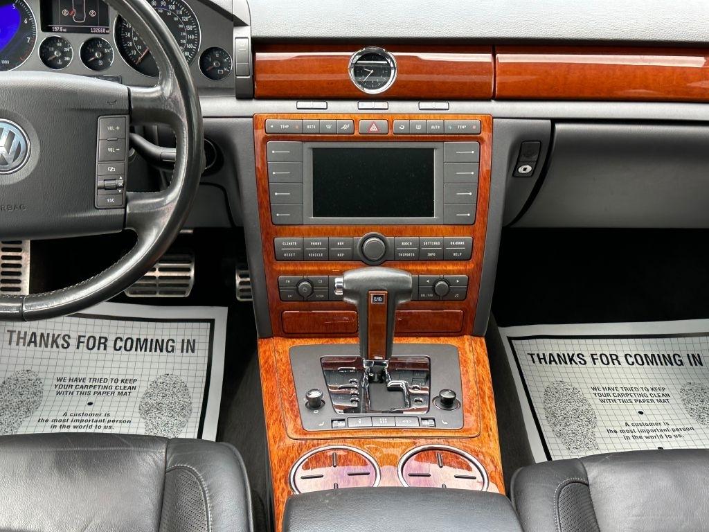 Volkswagen Phaeton  2005