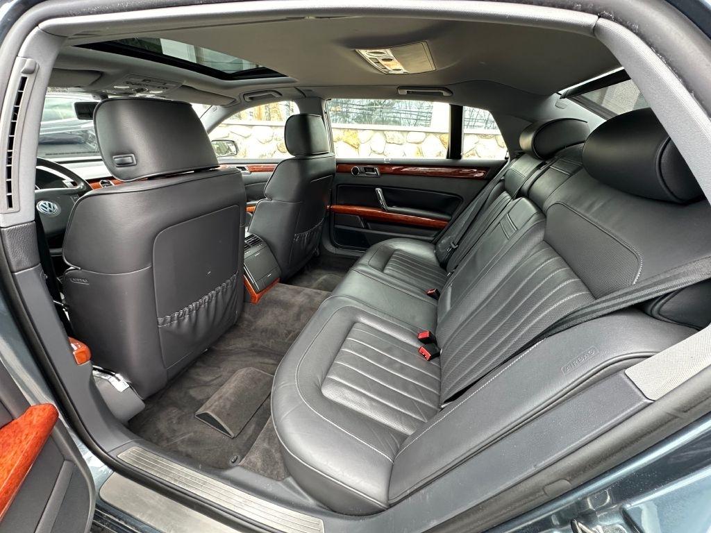 Volkswagen Phaeton  2005