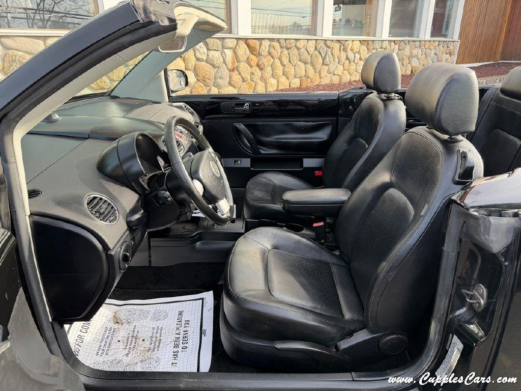 Volkswagen New Beetle  2010