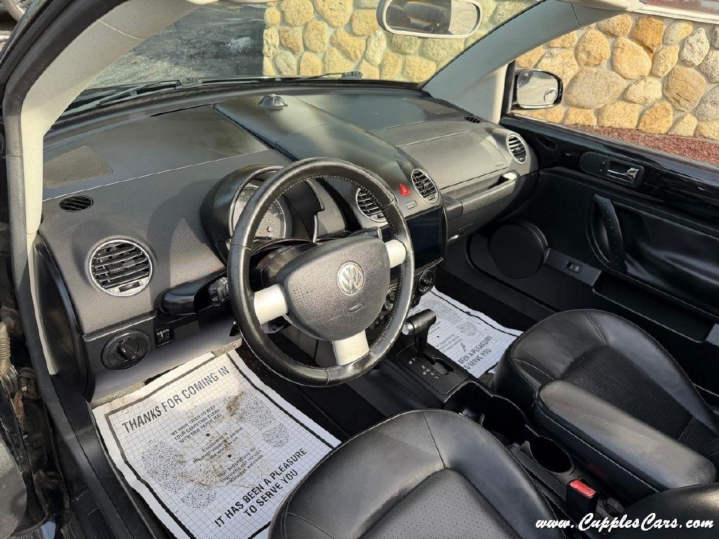 Volkswagen New Beetle  2010