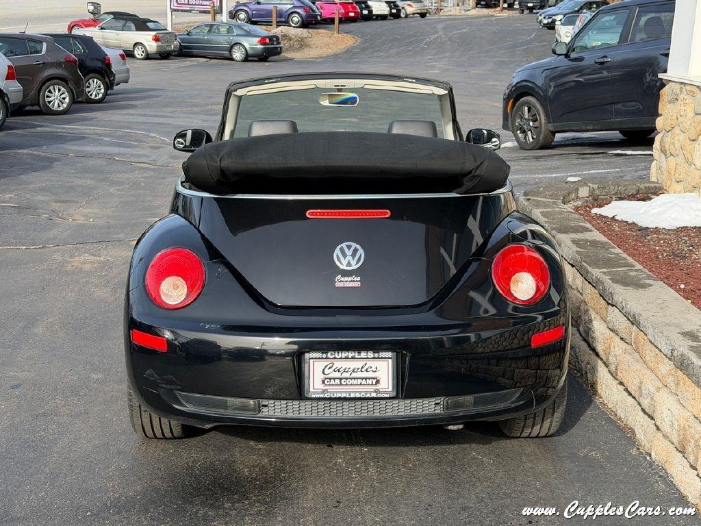 Volkswagen New Beetle  2010