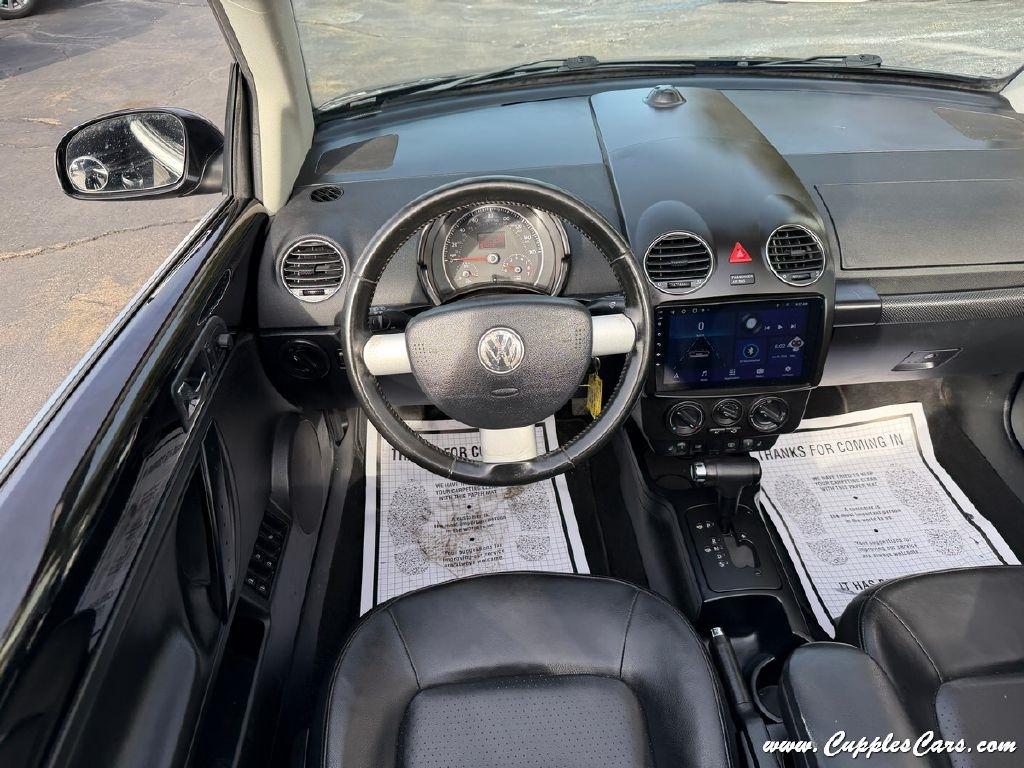 Volkswagen New Beetle  2010