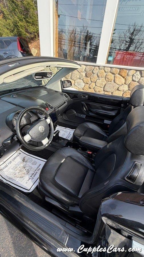 Volkswagen New Beetle  2010