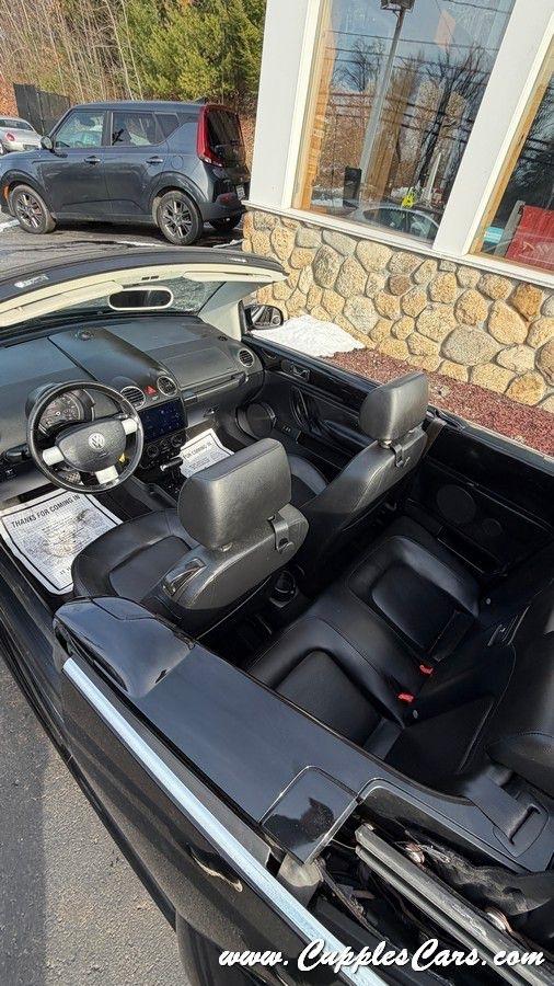 Volkswagen New Beetle  2010