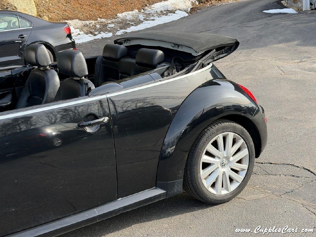 Volkswagen New Beetle  2010