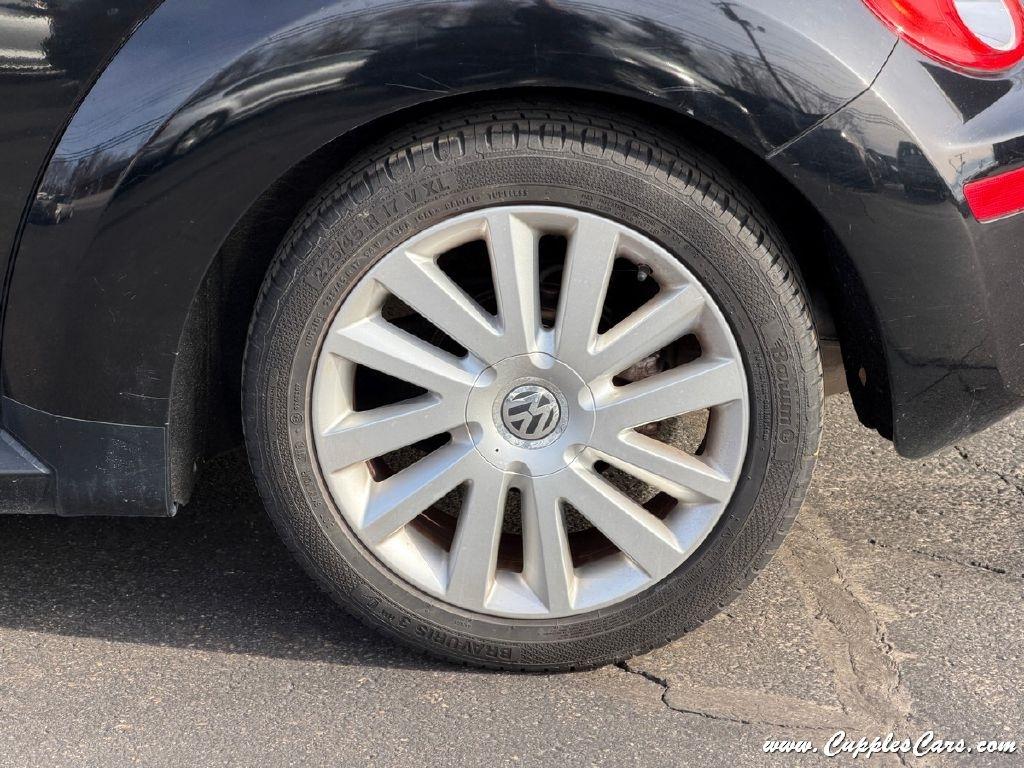 Volkswagen New Beetle  2010