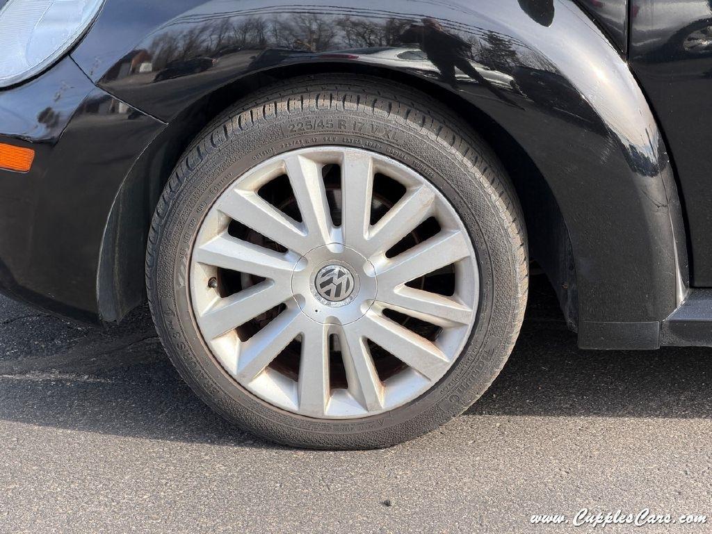 Volkswagen New Beetle  2010