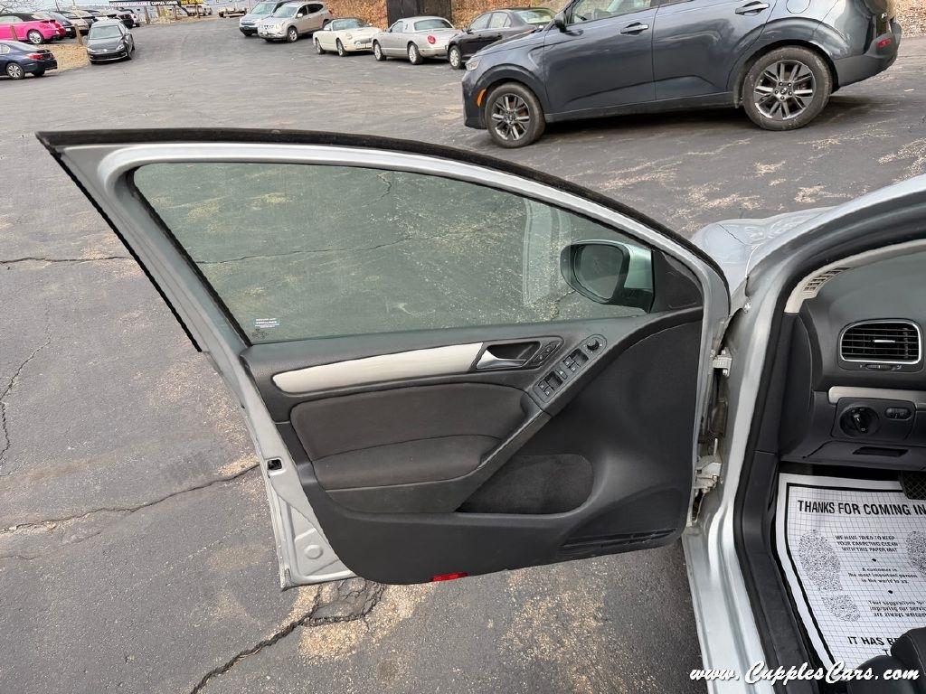 Volkswagen Golf 2.5L 4-Door PZEV 2014