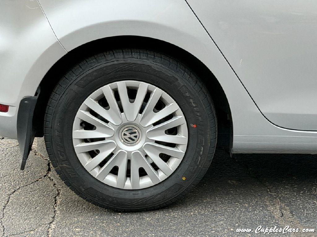 Volkswagen Golf 2.5L 4-Door PZEV 2014