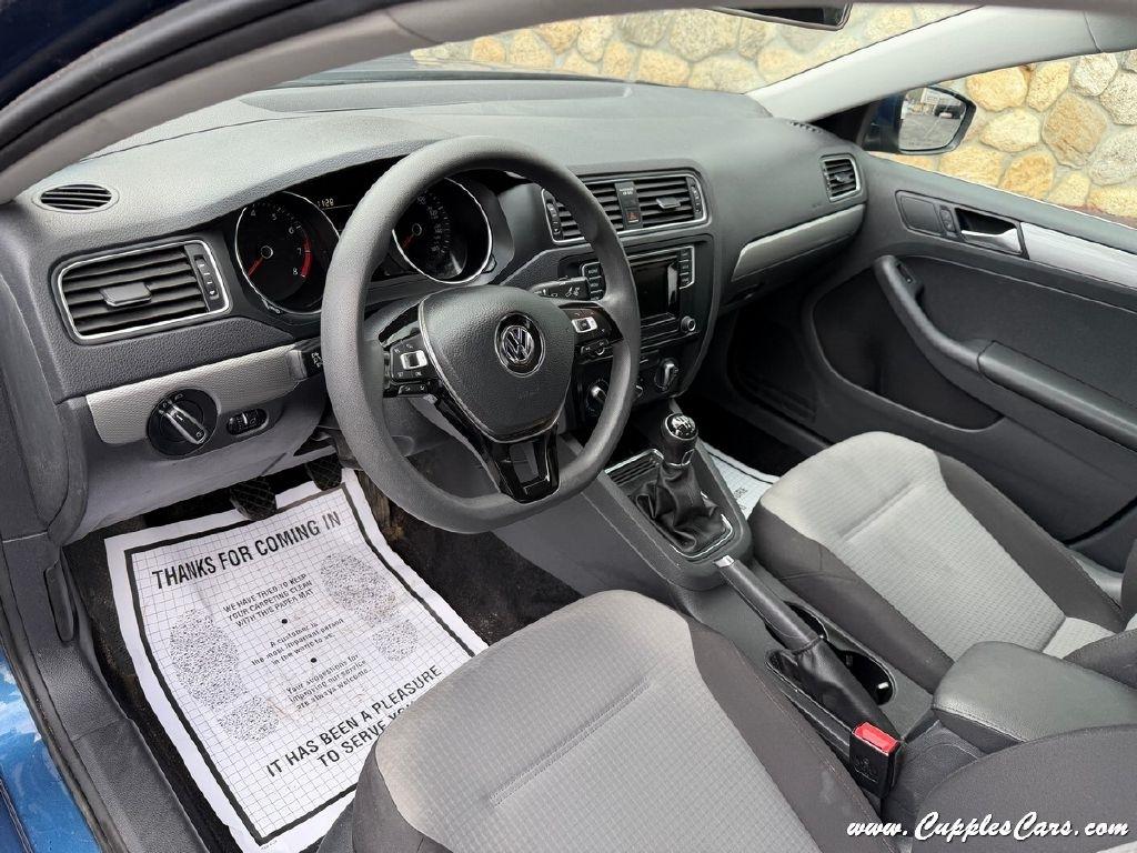 Volkswagen Jetta  2017