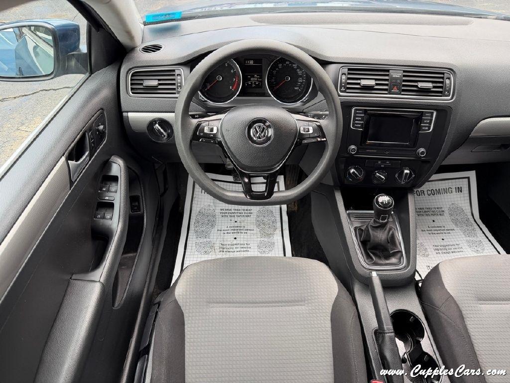 Volkswagen Jetta  2017