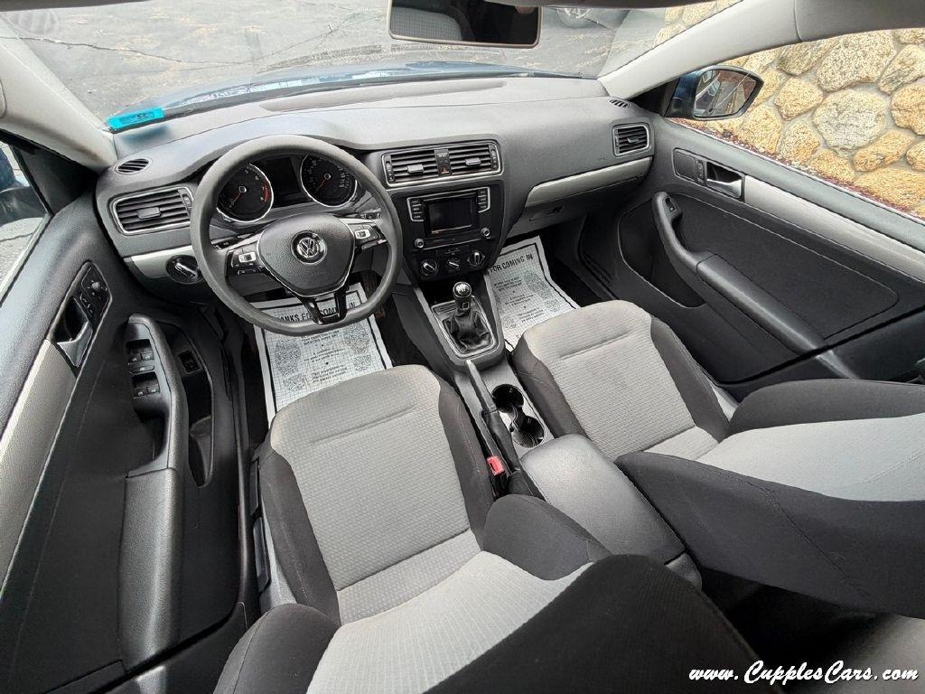 Volkswagen Jetta  2017