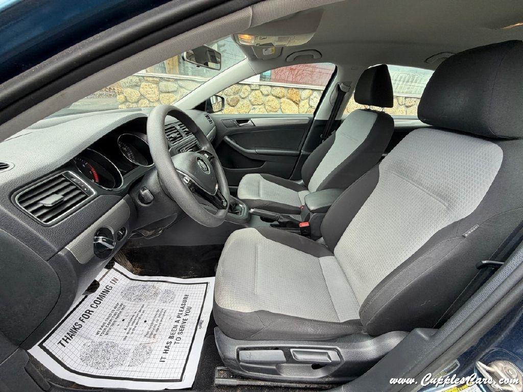 Volkswagen Jetta  2017