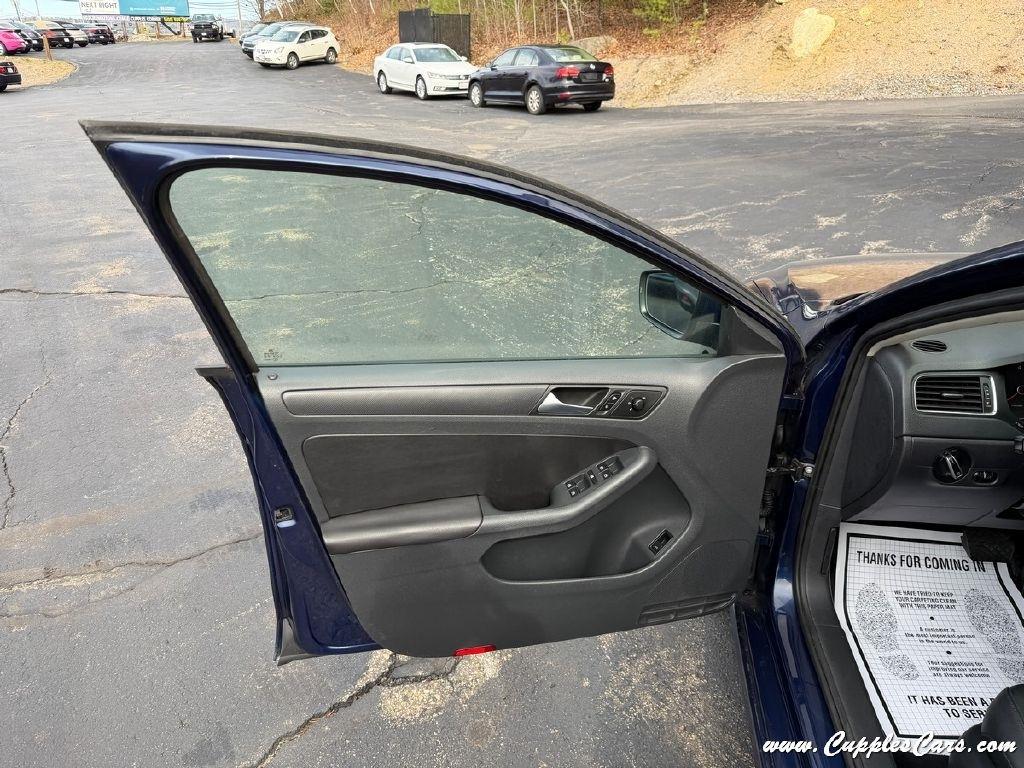 Volkswagen Jetta  2012