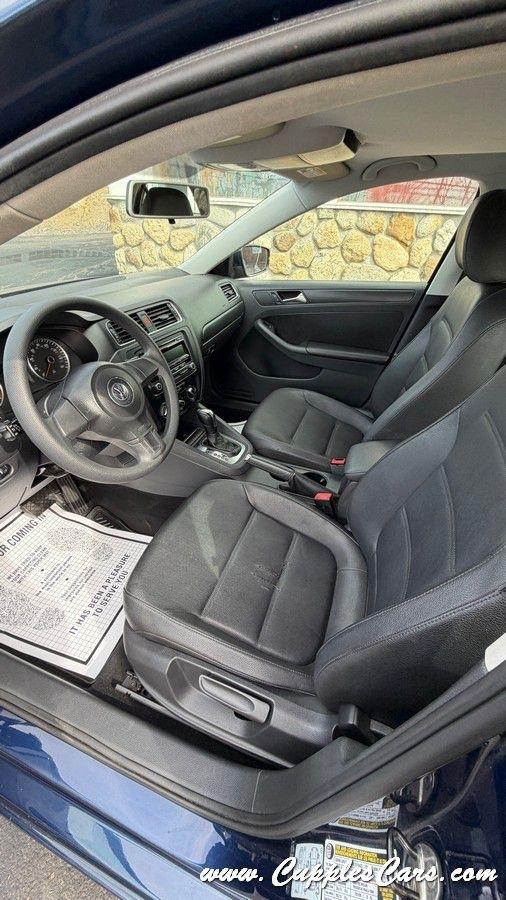 Volkswagen Jetta  2012