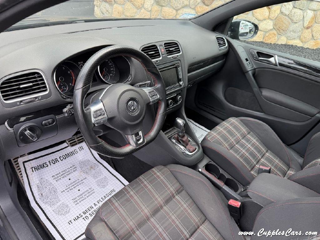 Volkswagen GTI 4dr HB DSG 2011