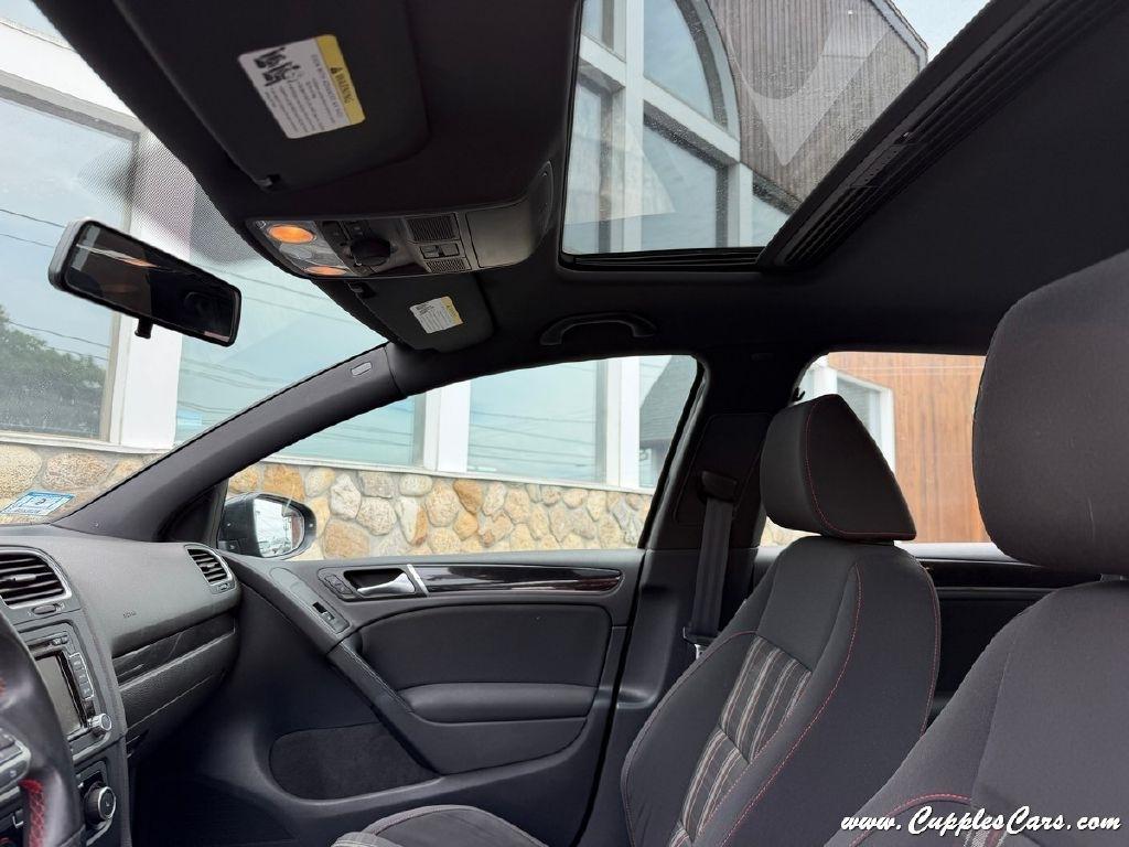 Volkswagen GTI 4dr HB DSG 2011
