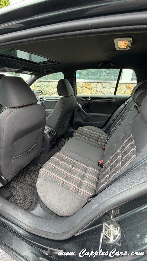 Volkswagen GTI 4dr HB DSG 2011