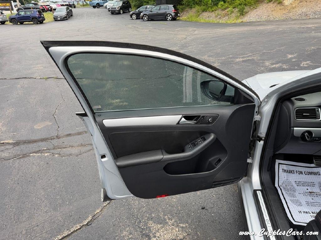 Volkswagen Jetta  2013