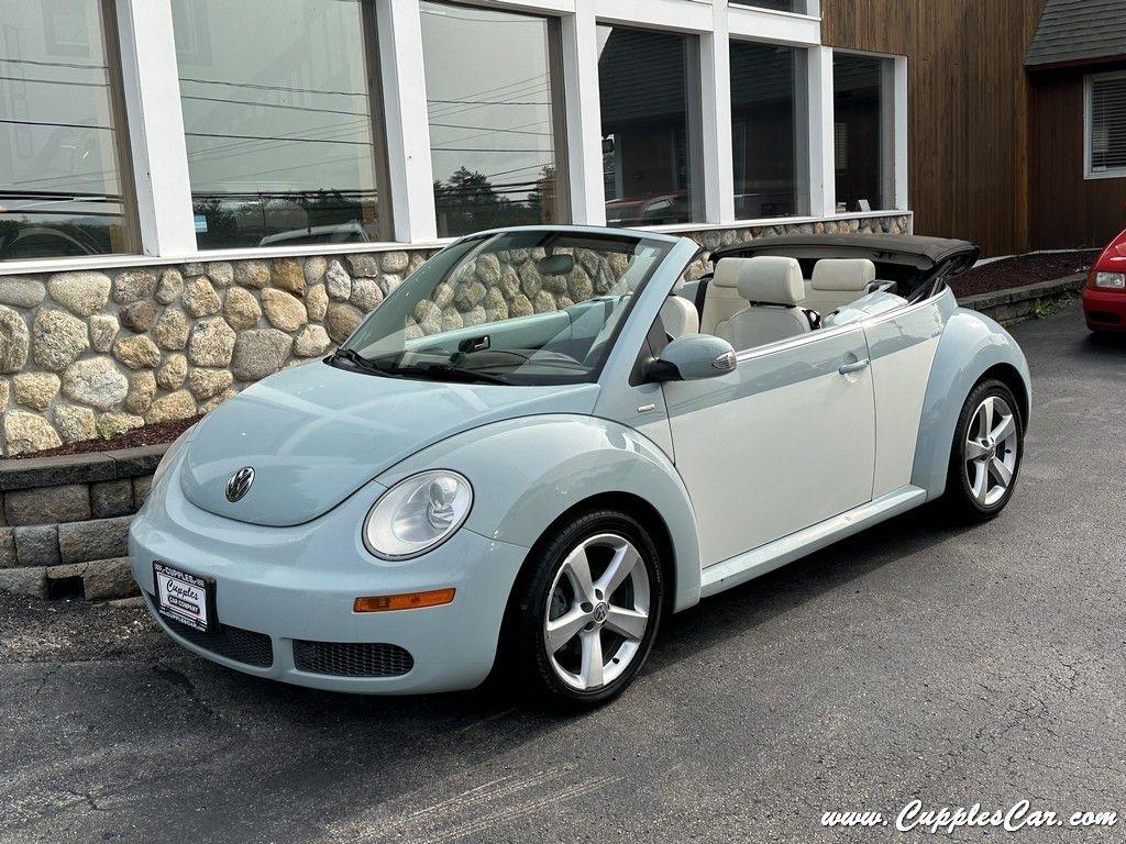 Volkswagen New Beetle  2010