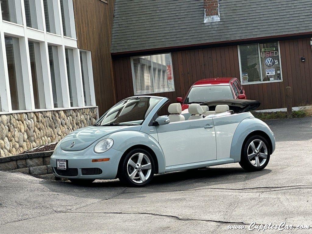 Volkswagen New Beetle  2010