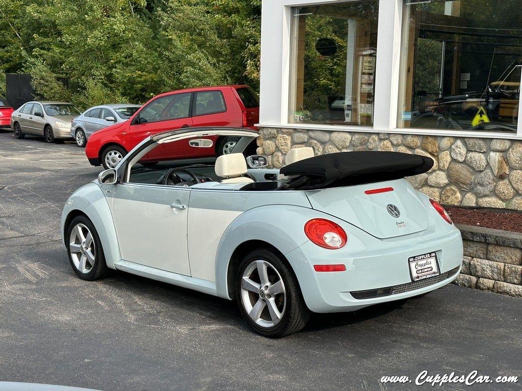 Volkswagen New Beetle  2010