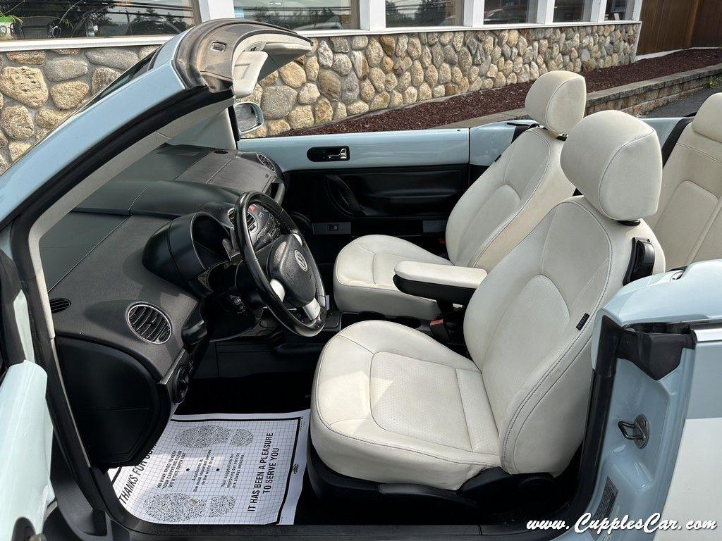Volkswagen New Beetle  2010