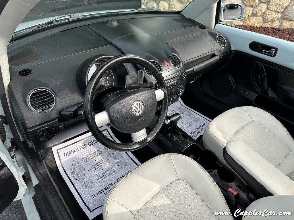 Volkswagen New Beetle  2010