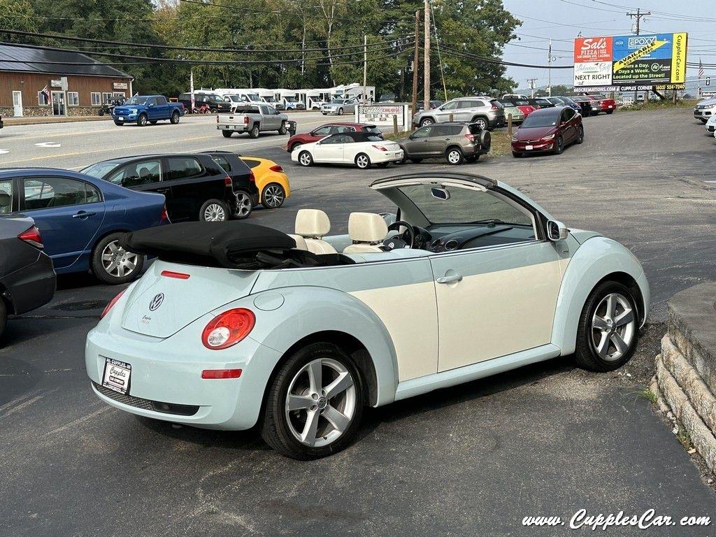 Volkswagen New Beetle  2010