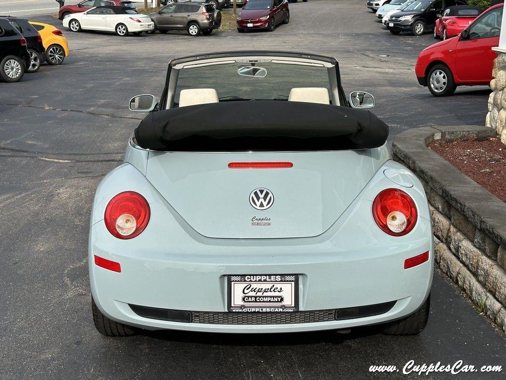 Volkswagen New Beetle  2010